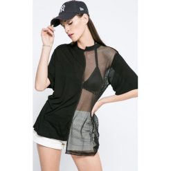 Missguided - Top By Jordan Dunn. Czarne bluzki damskie marki Missguided, z poliesteru, casualowe, z okrągłym kołnierzem, z krótkim rękawem. W wyprzedaży za 59,90 zł.