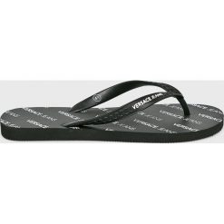 Versace Jeans - Japonki. Czarne kapcie męskie Versace Jeans, z jeansu. W wyprzedaży za 99,90 zł.
