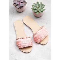 Różowe Klapki Peach Puff. Różowe klapki damskie Born2be, bez wzorów, bez obcasa, na płaskiej podeszwie. W wyprzedaży za 44,99 zł.