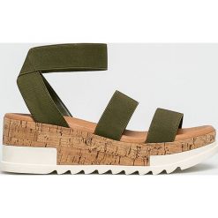 Steve Madden - Sandały Bandi. Białe klapki damskie Steve Madden, bez wzorów, z materiału, bez obcasa, na obcasie. Za 379,90 zł.