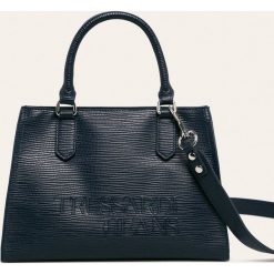 Trussardi Jeans - Torebka. Niebieskie listonoszki damskie Trussardi Jeans, w paski, z poliesteru, na ramię, bez dodatków. W wyprzedaży za 339,90 zł.