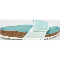 Birkenstock - Klapki. Niebieskie klapki damskie Birkenstock, bez wzorów, z materiału, bez obcasa, na obcasie. W wyprzedaży za 279,90 zł.