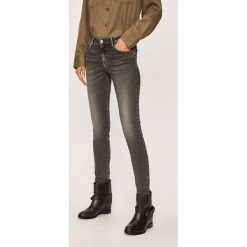 Wrangler - Jeansy W28KUL22S. Szare jeansy damskie Wrangler, s, bez wzorów, z elastanu. W wyprzedaży za 219,90 zł.