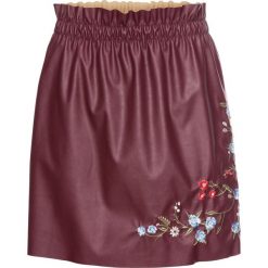 Spódnica ze sztucznej skóry z haftem bonprix czerwony klonowy. Czerwone spódniczki damskie bonprix, z haftami, ze skóry. Za 44,99 zł.