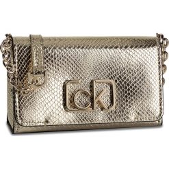 Torebka CALVIN KLEIN - Ck Signature Sml Flap Xbody Sn K60K606205 0F4. Żółte torebki klasyczne damskie Calvin Klein, bez wzorów, ze skóry ekologicznej, wizytowe, na ramię, bez dodatków. W wyprzedaży za 429,00 zł.