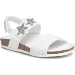 Sandały GEOX - J Adriel G. A J028MA 0BCQD C0007 S White/Silver. Białe sandały dziewczęce Geox, ze skóry ekologicznej, bez zapięcia. W wyprzedaży za 159,00 zł.