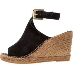 Royal RepubliQ WAYFARER WEDGE Sandały na obcasie black. Czarne rzymianki damskie Royal RepubliQ, z materiału, na obcasie. Za 419,00 zł.