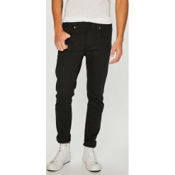 G-Star Raw - Jeansy. Czarne jeansy męskie G-Star RAW, z aplikacjami, retro, z podwyższonym stanem. W wyprzedaży za 299,90 zł.