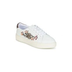 Buty Dune London EMERALDA. Białe trampki i tenisówki damskie Dune London, bez wzorów, bez zapięcia. Za 258,30 zł.