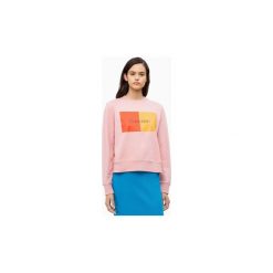 Bluzy Calvin Klein Jeans K20K200572 DUO PATCH LOGO. Różowe bluzy damskie Calvin Klein Jeans, s, bez wzorów, z jeansu, bez rękawów, bez kaptura. Za 313,94 zł.
