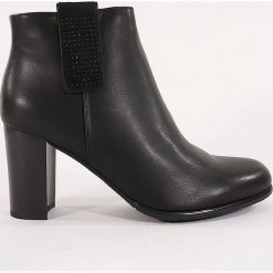 BOTKI DAMSKIE SER 68102 CZA. Botki damskie Sergio Leone, ze skóry, bez obcasa, bez zapięcia. Za 69,00 zł.