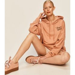 Converse - Bluza. Różowe bluzy damskie Converse, s, z nadrukiem, z bawełny, bez rękawów, z kapturem. W wyprzedaży za 209,90 zł.