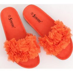 Klapki flower power pomarańczowe BG47P ORANGE. Pomarańczowe klapki damskie obuwie damskie, z aplikacjami, z tkaniny, bez obcasa. Za 72,27 zł.