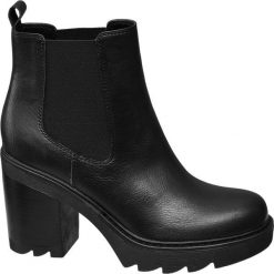 Botki damskie Catwalk czarne. Czarne botki damskie marki Catwalk, z materiału, bez obcasa, na obcasie, bez zapięcia. Za 139,90 zł.