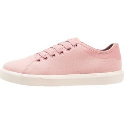 Native MONACO LOW CANVAS WX Tenisówki i Trampki chameleon pink/bone white. Czerwone trampki i tenisówki damskie marki Native, z tworzywa sztucznego. W wyprzedaży za 179,50 zł.