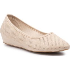 Półbuty CLARA BARSON - WS19270-02 Beige. Brązowe półbuty damskie Clara Barson, bez wzorów, ze skóry ekologicznej, bez obcasa, na obcasie, bez zapięcia. Za 49,99 zł.