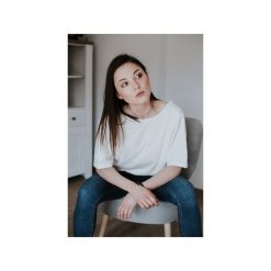 T-shirt V back White. Białe t-shirty damskie Hello rabbit, bez wzorów, z bawełny, eleganckie, z dekoltem na plecach. Za 199,00 zł.