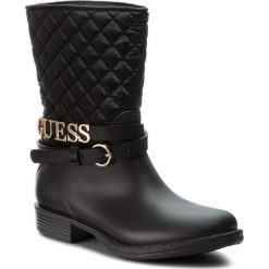 Kalosze GUESS - FLRAN3 RUB11 BLACK. Czarne kalosze damskie marki Guess, z aplikacjami, ze skóry ekologicznej. W wyprzedaży za 349,00 zł.