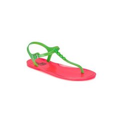Sandały Love Moschino JA16381G0KJN180A. Różowe sandały damskie Love Moschino, bez wzorów, bez obcasa, bez zapięcia. W wyprzedaży za 249,50 zł.