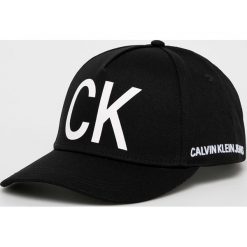 Calvin Klein Jeans - Czapka. Białe czapki męskie Calvin Klein Jeans, bez wzorów, z bawełny. Za 149,90 zł.