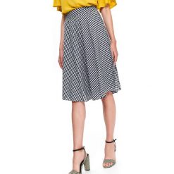 Spódnica midi w kratkę vichy. Czarne spódniczki damskie Top Secret, na lato, w kratkę, z tkaniny, eleganckie, midi. W wyprzedaży za 49,99 zł.