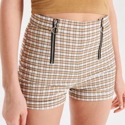 Szorty High Waist w kratę - Beżowy. Brązowe szorty damskie Cropp, bez wzorów, z podwyższonym stanem. Za 69,99 zł.