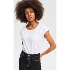 Bawełniany t-shirt - Biały. Białe t-shirty damskie marki Reserved, s, bez wzorów, z bawełny, bez kołnierzyka. Za 24,99 zł.