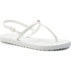 Sandały TOMMY HILFIGER - Flat Strappy Beach Sandal FW0FW03923 White 100. Białe klapki damskie TOMMY HILFIGER, bez wzorów, z tworzywa sztucznego, bez obcasa. Za 179,00 zł.
