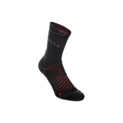 Skarpety do rugby R500 z przyczepnym silikonem. Czarne skarpetki męskie marki OFFLOAD, z elastanu. Za 24,99 zł.