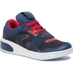 Sneakersy GEOX - J Xled B. B J927QB 0AUFH C0735 D Navy/Red. Niebieskie trampki chłopięce Geox, bez wzorów, ze skóry ekologicznej, na sznurówki. W wyprzedaży za 299,00 zł.