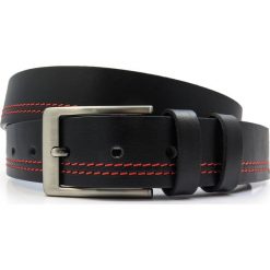 Czarny pasek z czerwonym przeszyciem KMG25. Czerwone paski męskie KMG - Galanteria Skórzana, w paski, z jeansu, eleganckie. W wyprzedaży za 59,40 zł.