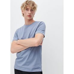 Gładki t-shirt basic -. T-shirty męskie Reserved, s, bez wzorów, bez kołnierzyka. Za 69,99 zł.