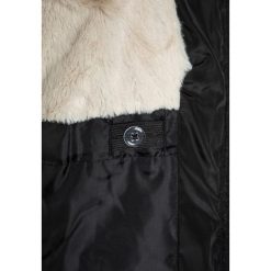 Levi's® COLSTAR Kurtka zimowa black. Niebieskie kurtki chłopięce zimowe marki Levi's®, s, z materiału. W wyprzedaży za 359,20 zł.