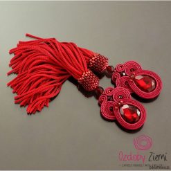 Kolczyki sutasz Maroon Tassels. Czerwone kolczyki damskie marki Pakamera. Za 290,00 zł.