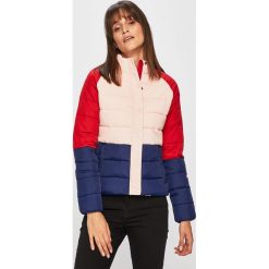Pepe Jeans - Kurtka Dian Archive. Różowe kurtki damskie Pepe Jeans, s, bez wzorów, z poliesteru, krótkie. W wyprzedaży za 349,90 zł.
