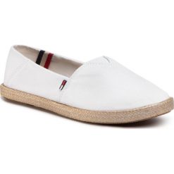 Espadryle TOMMY JEANS - Metallic Flexible Espadrille EN0EN00879 White YBS. Białe espadryle damskie Tommy Jeans, bez wzorów, z jeansu, bez obcasa, na płaskiej podeszwie. Za 229,00 zł.