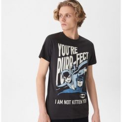T-shirt z nadrukiem Batman i Catwoman - Czarny. Czarne t-shirty damskie marki House, s, z nadrukiem, bez kołnierzyka. Za 39,99 zł.