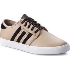 Buty adidas - Seeley B27788 Tkakha/Cblack/Ftwwht. Brązowe buty sportowe męskie Adidas, ze skóry, bez zapięcia. W wyprzedaży za 209,00 zł.