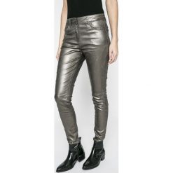 Marciano Guess - Spodnie. Szare rurki damskie MARCIANO GUESS, z aplikacjami, z bawełny. Za 749,90 zł.