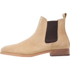 Shoe The Bear Botki sand. Brązowe botki męskie marki Shoe The Bear, z materiału. W wyprzedaży za 401,40 zł.