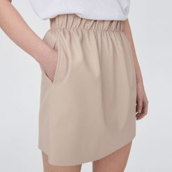 Spódnica mini ze sztucznej skóry - Beżowy. Brązowe spódniczki damskie Sinsay, s, bez wzorów, ze skóry, mini. Za 39,99 zł.