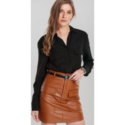 Czarna Koszula Scalable. Czarne bluzki damskie Renee, s, z jeansu, eleganckie, z asymetrycznym kołnierzem. Za 89,99 zł.