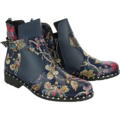 ARTIKER RELAKS 43C710 blue-flower, botki damskie. Niebieskie botki damskie Artiker Relaks, ze skóry, bez obcasa, na obcasie, na zamek. Za 349,90 zł.