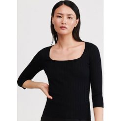 Sweter z kwadratowym dekoltem - Czarny. Czarne swetry damskie Reserved, s, bez wzorów, bez rękawów, bez kaptura. Za 59,99 zł.