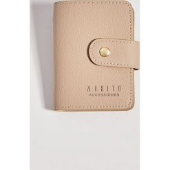 Etui na karty - Beżowy. Brązowe etui damskie Mohito. Za 29,99 zł.