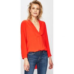 Answear - Koszula Great Escape. Czerwone bluzki damskie ANSWEAR, na co dzień, xl, bez wzorów, z wiskozy, casualowe, bez kołnierzyka, z długim rękawem. W wyprzedaży za 79,90 zł.