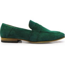 Ciemnozielone wsuwane buty męskie - penny loafers T116. Zielone buty wizytowe męskie Faber - Obuwie męskie, ze skóry, z paskami. W wyprzedaży za 225,00 zł.