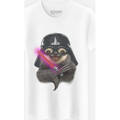 Koszulka "Darth Sloth" w kolorze białym. Białe koszulki męskie Wooop, s, bez wzorów, z bawełny, z okrągłym kołnierzem, bez rękawów. W wyprzedaży za 56,95 zł.