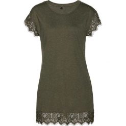 Shirt z koronką bonprix ciemnooliwkowy. Zielone koszulki damskie bonprix, w koronkowe wzory, z wiskozy, bez kołnierzyka, bez rękawów. Za 69,99 zł.