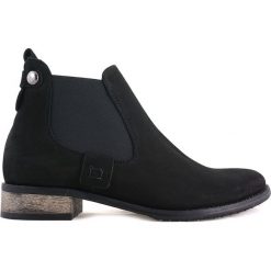 BOTKI DAMSKIE GRE 548 CZA. Botki damskie Gregors, ze skóry, bez obcasa, bez zapięcia. Za 199,00 zł.